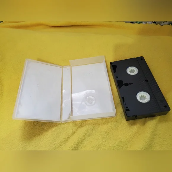 Mary-Kate and Ashley Olsen movies VHS - Picture 12 of 12